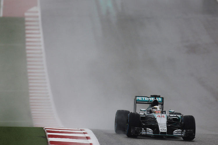 Lewis Hamilton drehte im Regen von Austin die schnellste Trainingsrunde