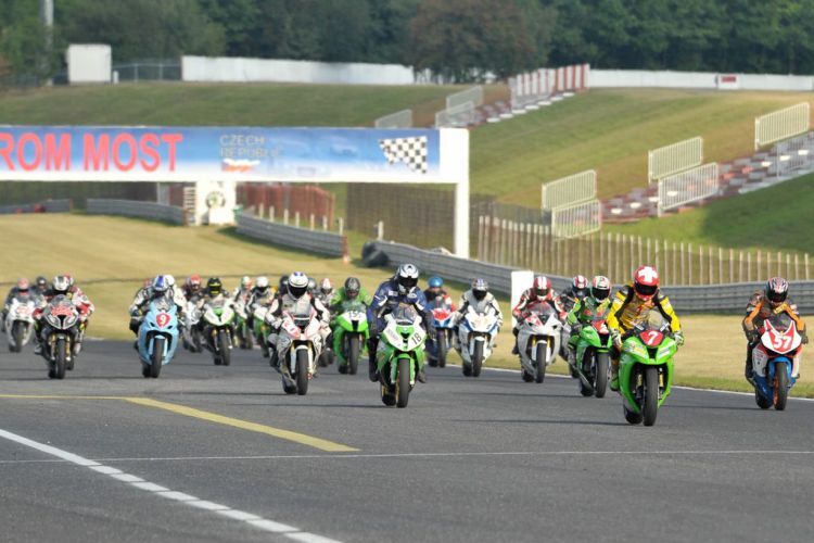 Start der Superstock 1000 und Superbike Open in Most