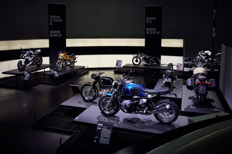 Keine Ansammlung von Motorrädern, sondern eine strukturierte Ausstellung mit einem stimmigen Konzept erwartet die Besucher