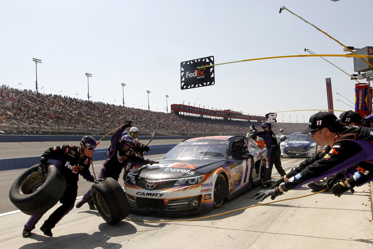 Denny Hamlin darf endlich wieder hinters Steuer