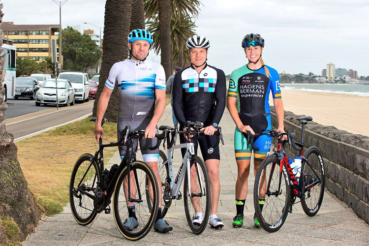 Valtteri Bottas mit Baden Cooke (Sieger des grünen Trikots, Tour de France 2003) und der mehrfachen australischen Meisterin Peta Mullens