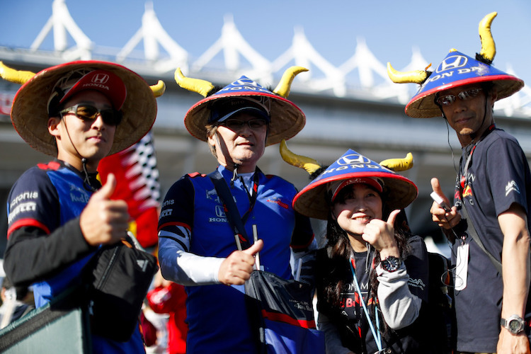 Volles Programm: Die Fans freuen sich auf den Rennsonntag in Suzuka