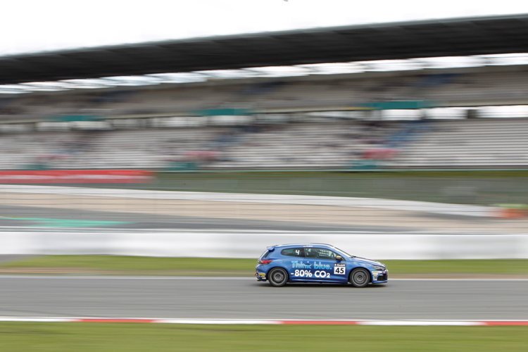 Von der Rennstrecke geht es für den Scirocco ins Stadion