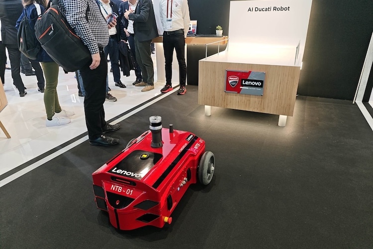 Ducati Lenovo hat den Roboter Anfang März auf dem Mobile World Congress 2025 in Barcelona vorgestellt