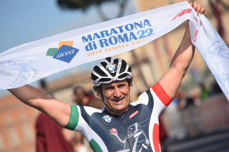 Im Juli gewann Alex Zanardi zum fünften Mal den Römer Marathon