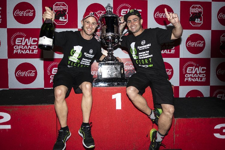 Jonathan Rea und Leon Haslam gewannen das 8h Suzuka für Kawasaki