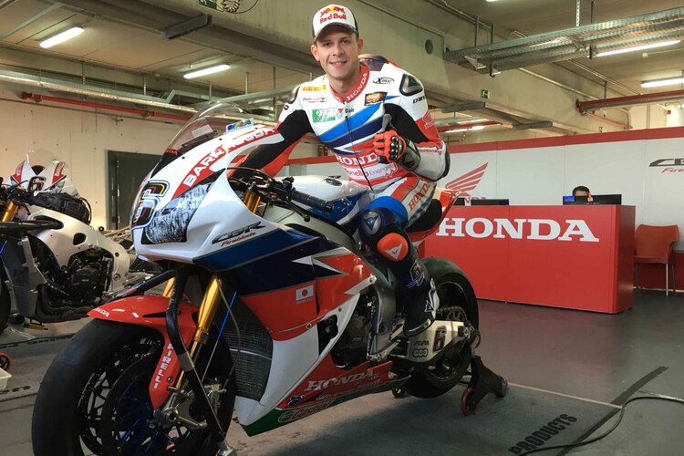 Stefan Bradl heute in Aragón bei der Sitzprobe in der Honda-Box