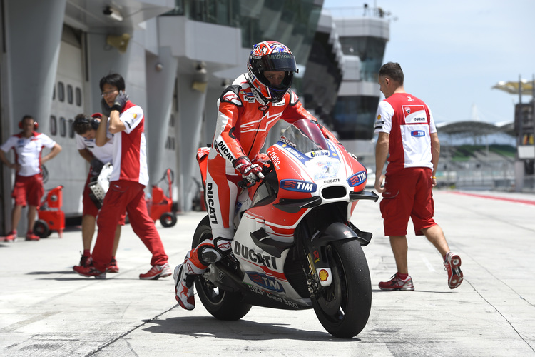 Casey Stoner auf der Ducati GP 15 – Platz 9 am Dienstag