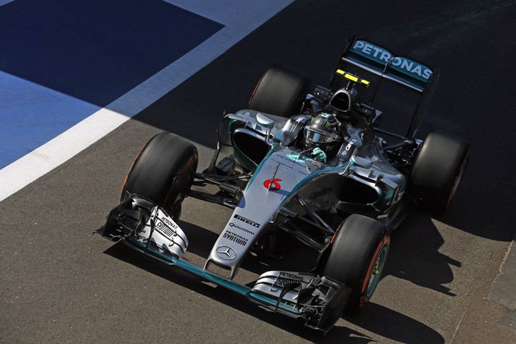Nico Rosberg war im ersten freien Training in Grossbritannien der schnellste Pilot auf der Bahn