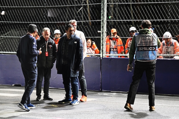 Inspektion des losen Gullydeckels in Las Vegas 2025