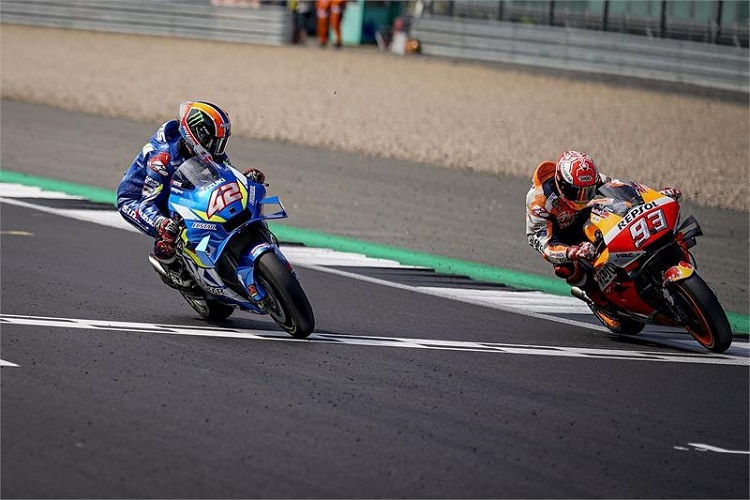 Alex Rins besiegte Marc Márquez in Silverstone um 0,013 sec