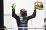 Dominique Aegerter jubelt über seinen zweiten Supersport-Sieg