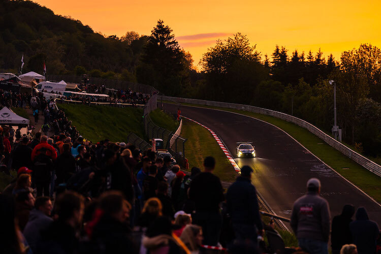 Romantische Abendstimmung an der Nordschleife beim 24h-Rennen