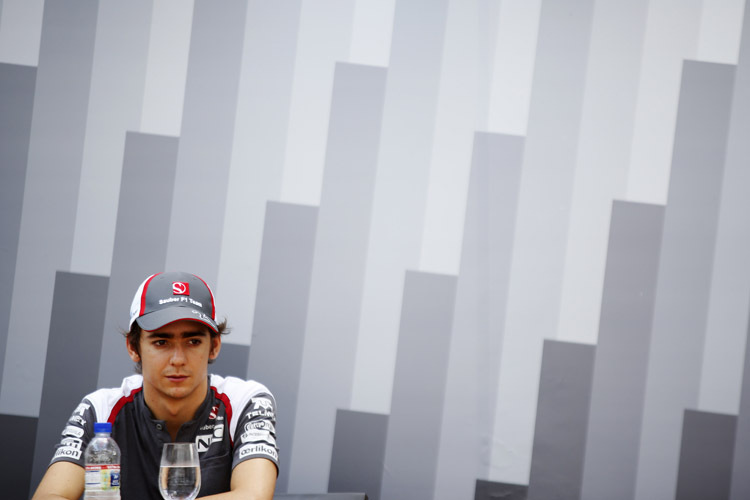 Da kommt keine gute Stimmung auf: Esteban Gutiérrez musste im ersten freien Training zum Singapur-GP eine lange Zwangspause einlegen