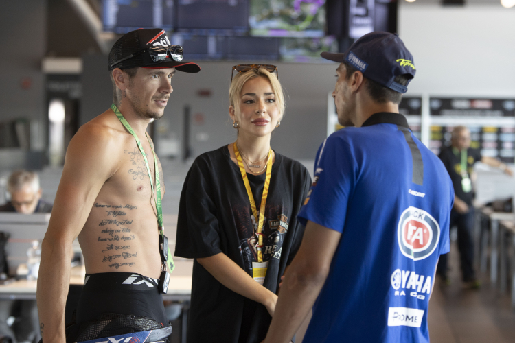 Scott Redding (li.) mit dem nächstjährigen BMW-Fahrer Toprak Razgatlioglu