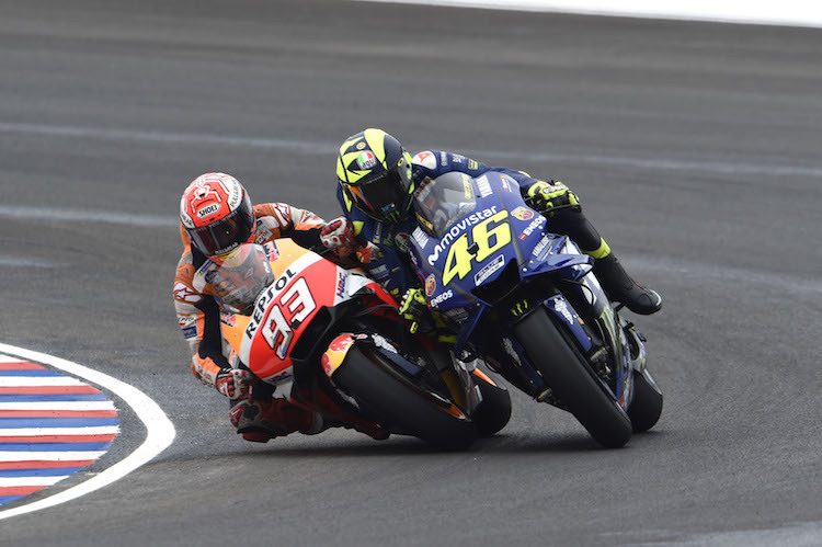 Márquez rempelte sich an Rossi vorbei – und erntet dafür viel Kritik 
