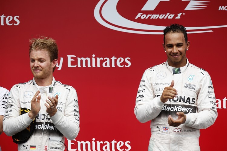 Nico Rosberg mit Sieger Lewis Hamilton