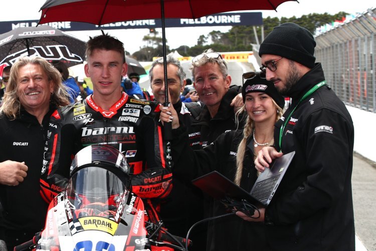 Troy Bayliss ist nur als Vater von Oli dabei