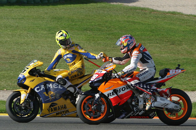 Der bisher letzte Showdown: Valentino Rossi hat den Titel noch an Nicky Hayden verloren