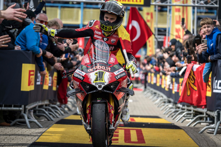 Alvaro Bautista hat in Assen die WM-Führung übernommen