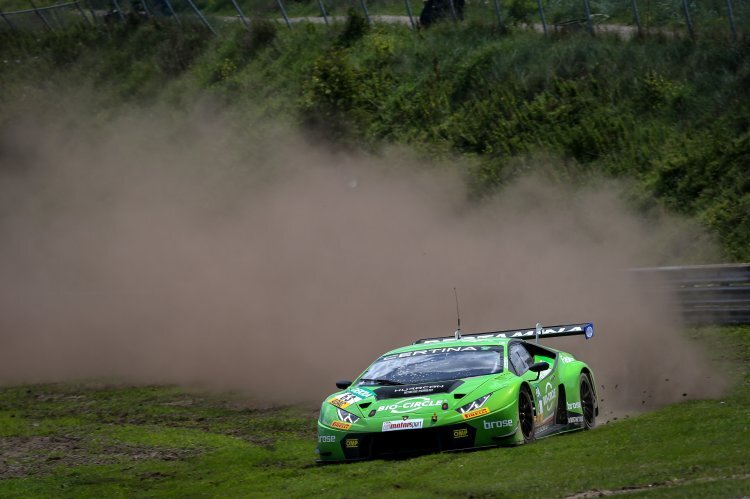 Der Lamborghini Huracán GT3 vom GRT Grasser-Racing-Team hatte es beim ADAC GT Masters zuletzt ordentlich fliegen lassen