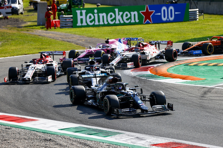 Lewis Hamilton kassierte in Monza in Führung liegend eine schmerzliche Strafe, die er sich von den Regelhütern erklären liess