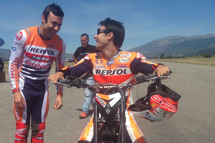 Trial-Pilot Toni Bou mit Dani Pedrosa