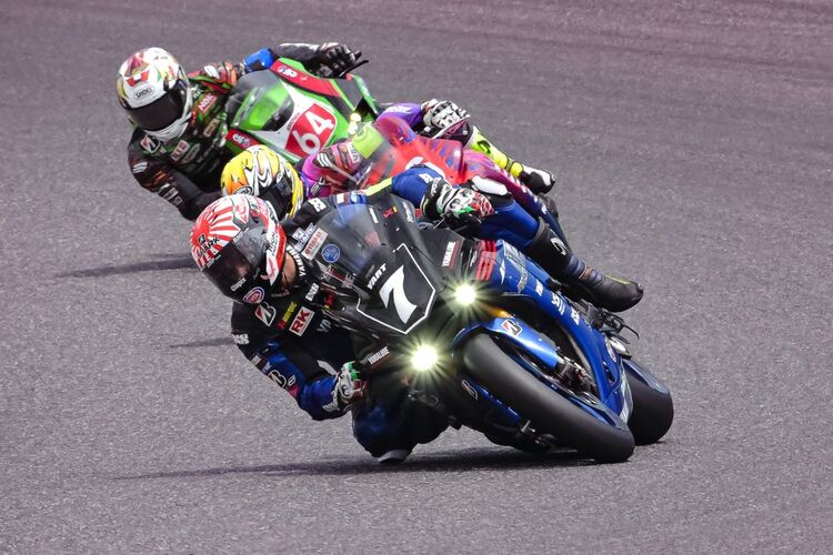 In Suzuka tobt ein Kampf zwischen Kawasaki, Yamaha und Suzuki um Platz 2