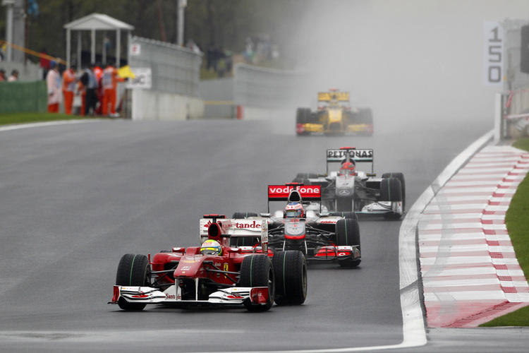 Felipe Massa wird von geballter Mercedes-Power verfolgt