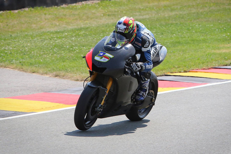Colin Edwards testete auf dem Sachsenring heute Michelin-Reifen auf der Werks-Yamaha