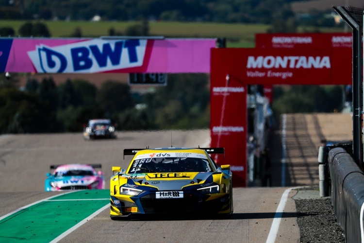 Audi R8 LMS vor Mercedes-AMG GT3 beim ADAC GT Masters auf dem Sachsenring