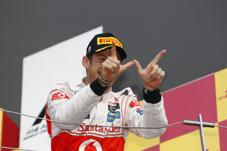 Jenson Button freut sich über seinen dritten Saisonsieg ...