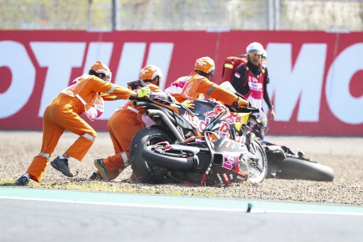 Der Unfall von A. Espargaró, A. Márquez, Miller, Marini