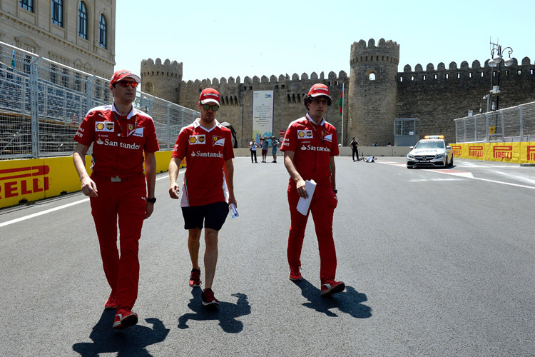 Sebastian Vettel sah sich den neuen Strassenkurs von Baku genau an