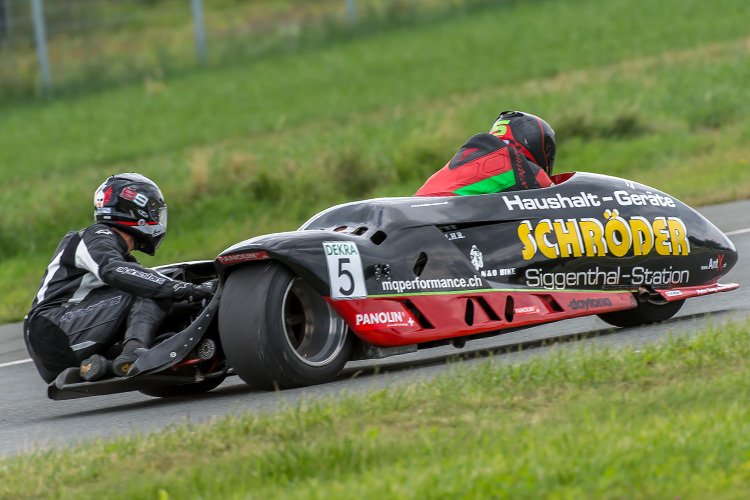 Peter Schröder und Assistenz-Beifahrer Jan Philipp Wagner in Schleiz 