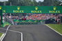 Lewis Hamilton ganz alleine