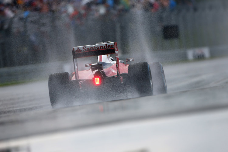 Kimi Räikkönen: «Ich denke, die Regenreifen, die wir haben, sollten besser mit dem Wasser auf der Strecke zurecht kommen»