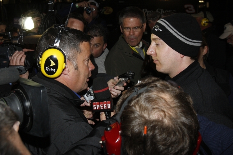 Kyle Busch war ein vielgefragter Mann am Freitagabend