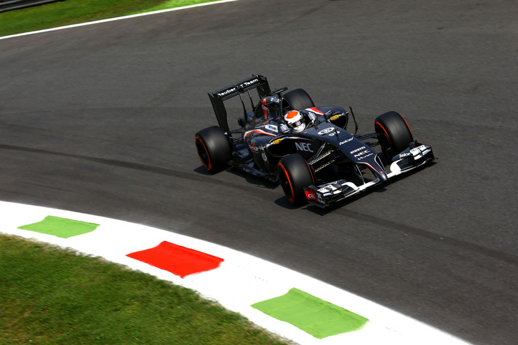 Adrian Sutil sticht in die Parabolica