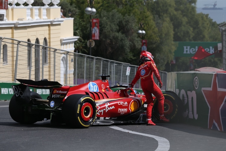 Charles Leclerc landete im ersten freien Training in Baku in der Streckenbegrenzung