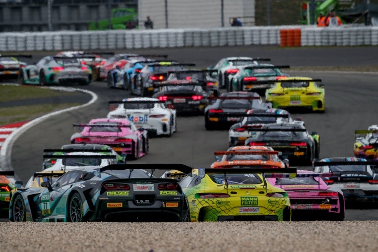 Schon 2019 boten die GT3-Renner des ADAC GT Masters auf dem Nürburgring eine tolle Show