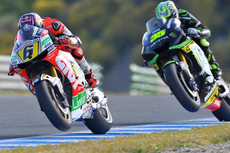 Stefan Bradl (6) vor Cal Crutchlow