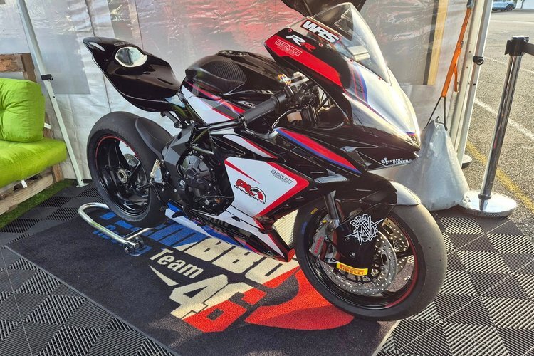 Flembbo präsentierte die MV Agusta F3 bereits in Magny-Cours