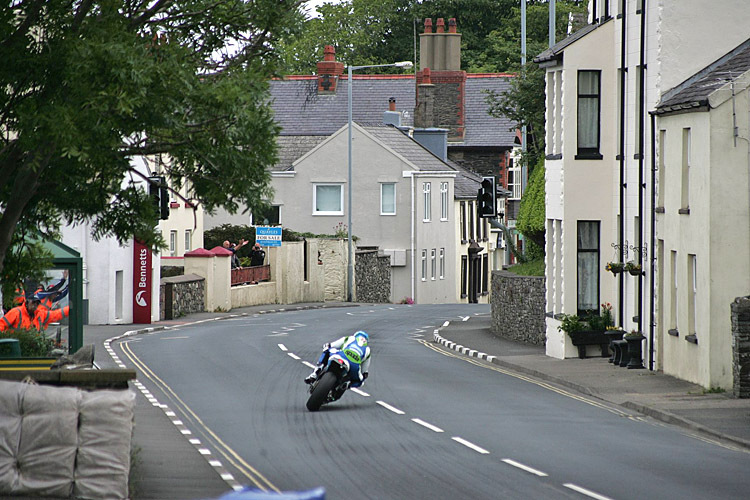 Dean Harrison beschert Kawasaki den ersten Sieg in der Senior-TT seit 1975