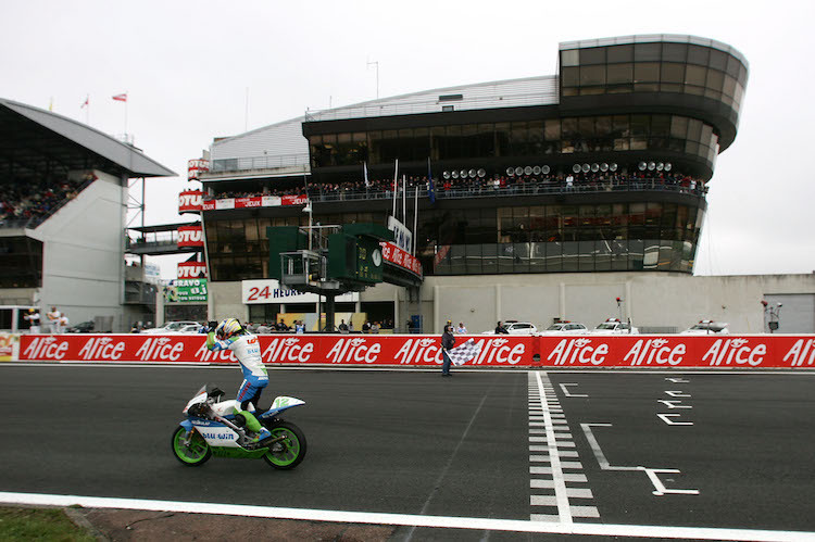 Tom Lüthi kann sich noch gut an den Moment erinnern, als er 2005 in Le Mans als Erster die Ziellinie kreuzte