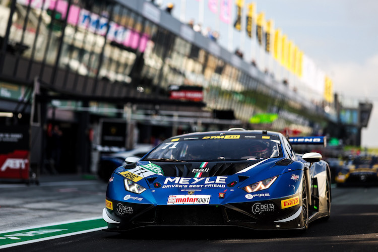 Maximilian Paul zimmert den Lamborghini des Familienteams auf die Pole