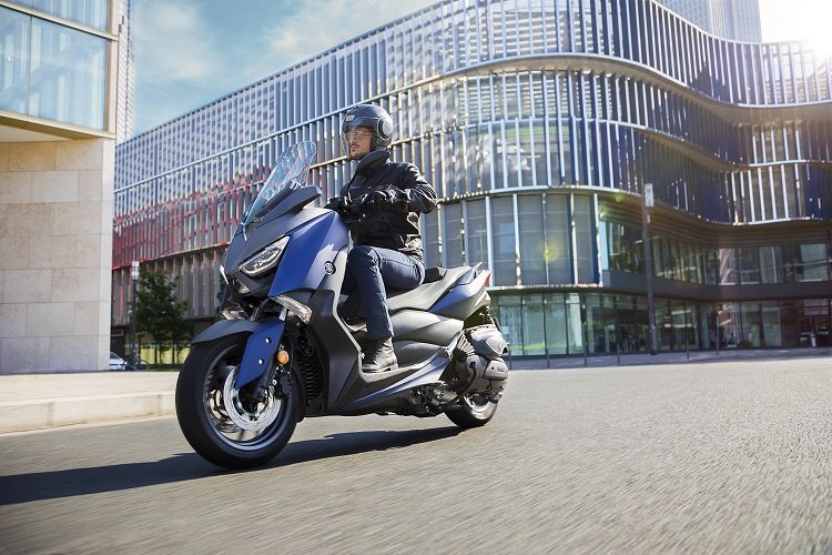 Yamaha X-MAX 400: Wendig in der Stadt, schnell genug für die Autobahn und längere Strecken