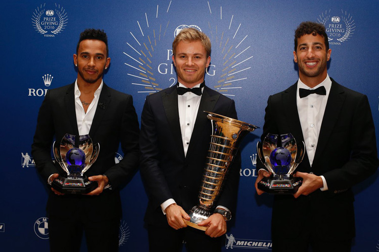 Daniel Ricciardo durfte gemeinsam mit Champion Nico Rosberg und dessen Mercedes-Teamkollegen Lewis Hamilton die WM-Trophäe in Wien abholen