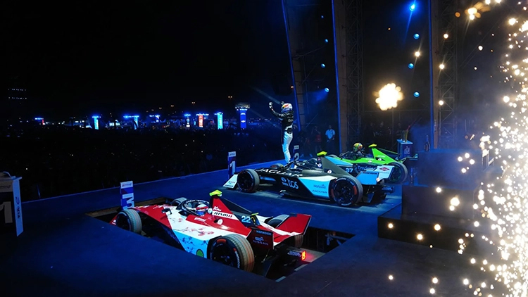 Ergebnis des E-Prix: Nick Cassidy (Jaguar) vor Robert Frijns (Envision) und Oliver Rowland (Nissan).