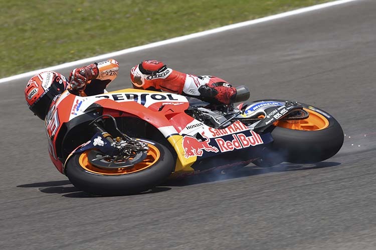 Sturz im FP2: Marc Márquez